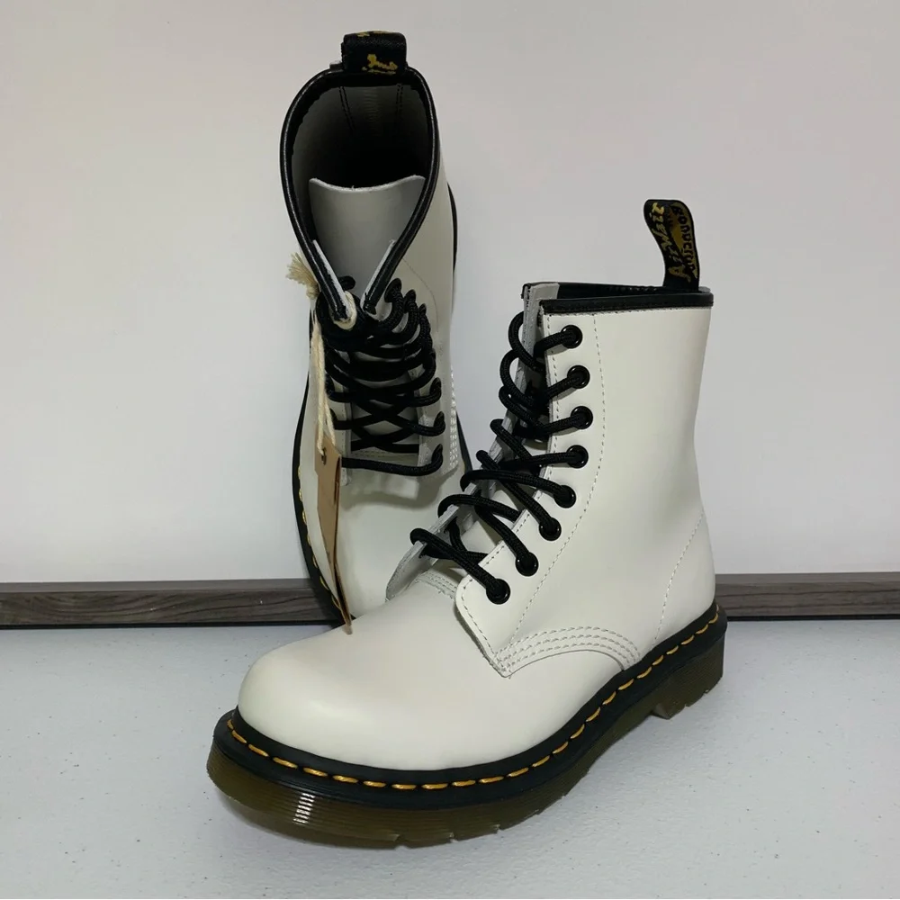 The Dr. Martens Women’s 1460 Smooth Leather Lace Up Boots-Size 6 NWT - Picture 7 of 11